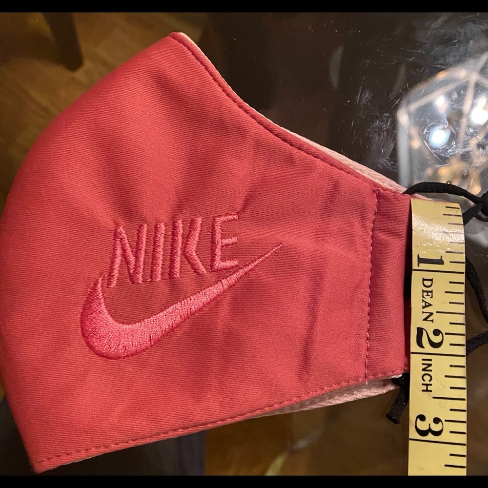 Nike Facemask - Picture 2 of 6